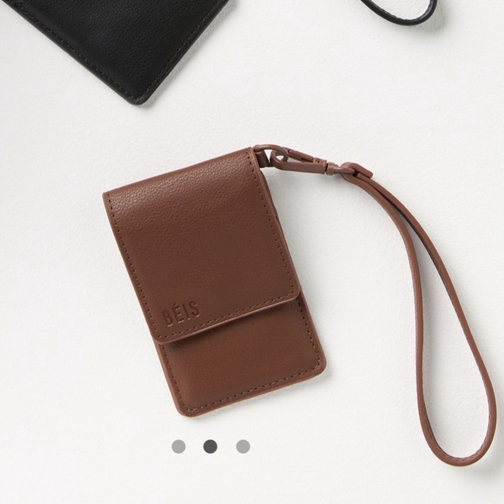 NWT Beis ID Wristlet